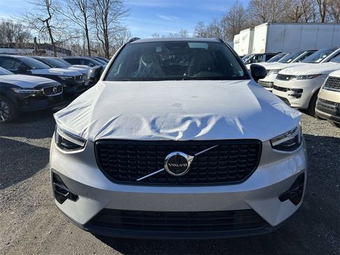 New 2025 Volvo XC40 B5 Plus w/ Climate Package image 3