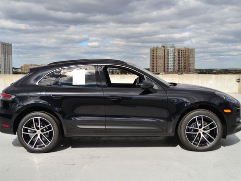 Used 2026 Porsche Macan AWD/4WD image 8