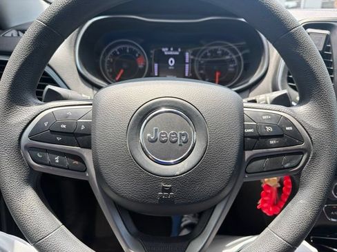 Used 2019 Jeep Cherokee Latitude w/ Popular Appearance Group FWD image 9