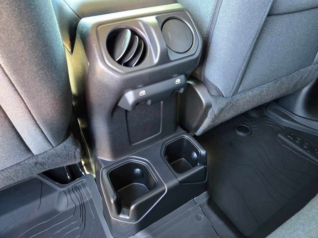 Used 2025 Jeep Gladiator Sport AWD/4WD image 17
