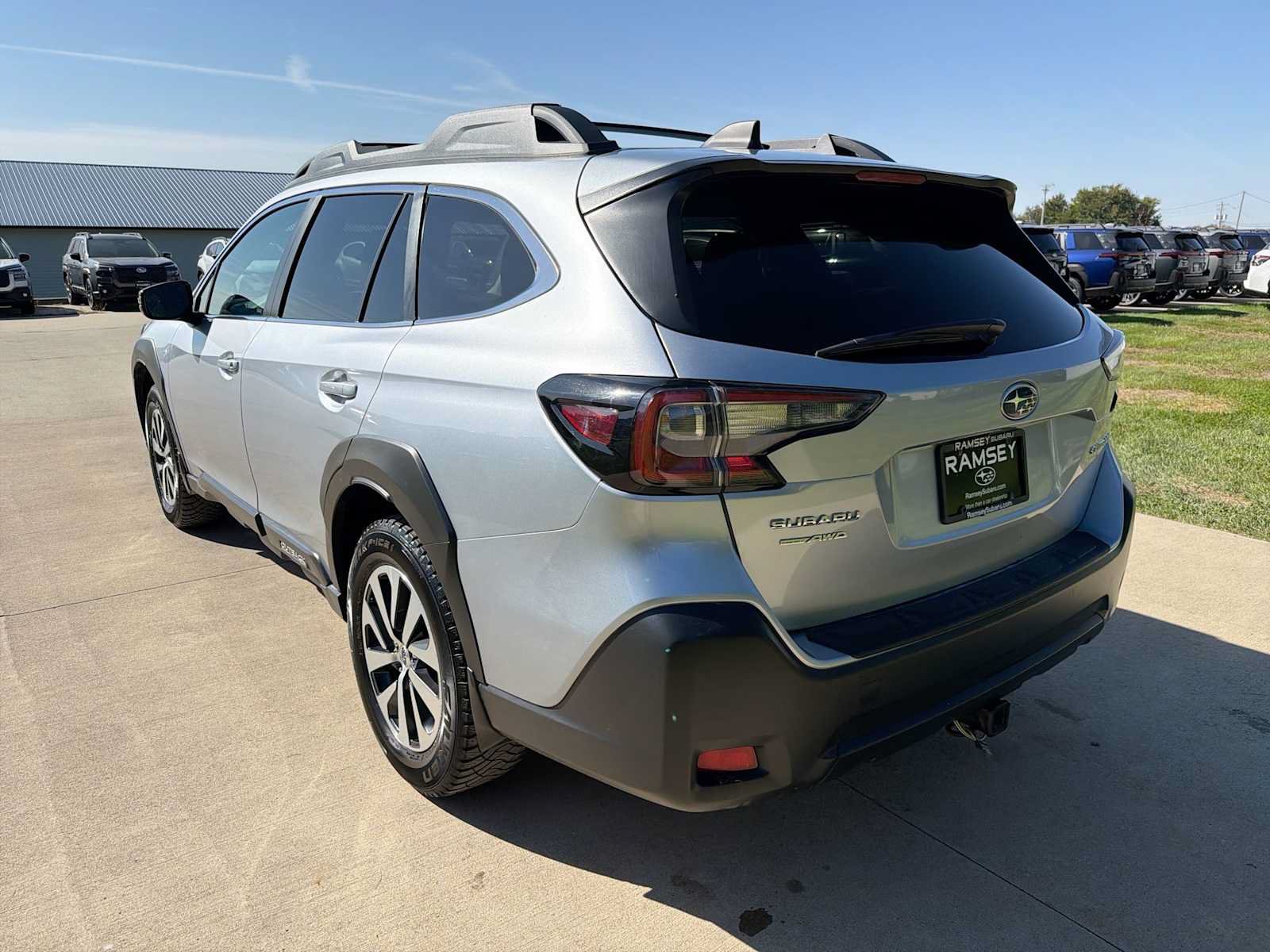 Used 2024 Subaru Outback Premium w/ Popular Package #1A AWD/4WD image 4