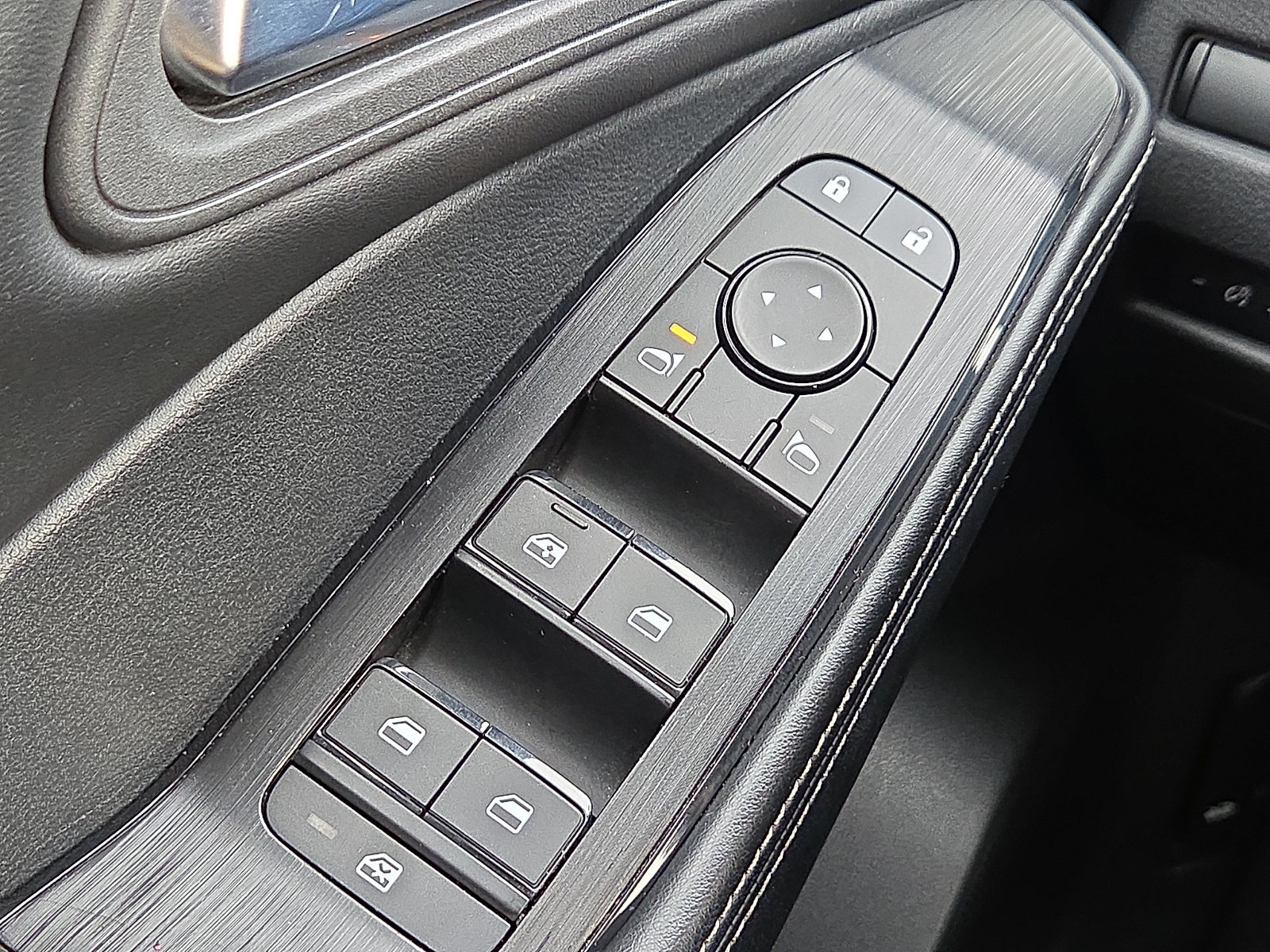 Used 2024 Nissan Rogue SV FWD image 20