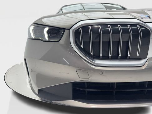 Used 2024 BMW 530i w/ Premium Package image 4