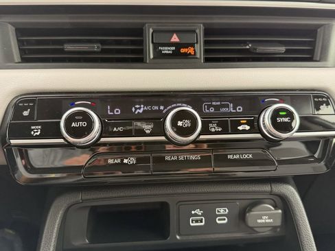 Used 2025 Honda Pilot Touring image 24