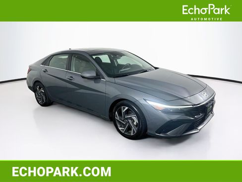 Used 2025 Hyundai Elantra SEL FWD image 1
