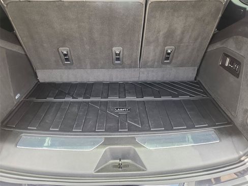 Used 2022 Cadillac Escalade Premium Luxury w/ Performance Package RWD image 26