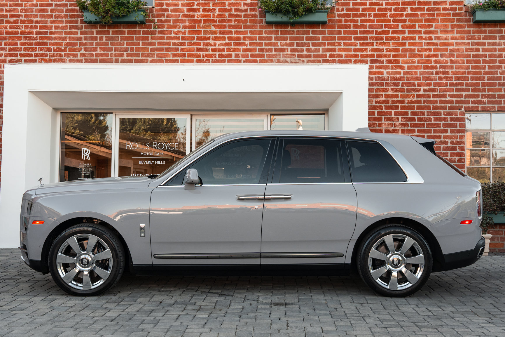 Used 2024 Rolls-Royce Cullinan AWD/4WD image 3