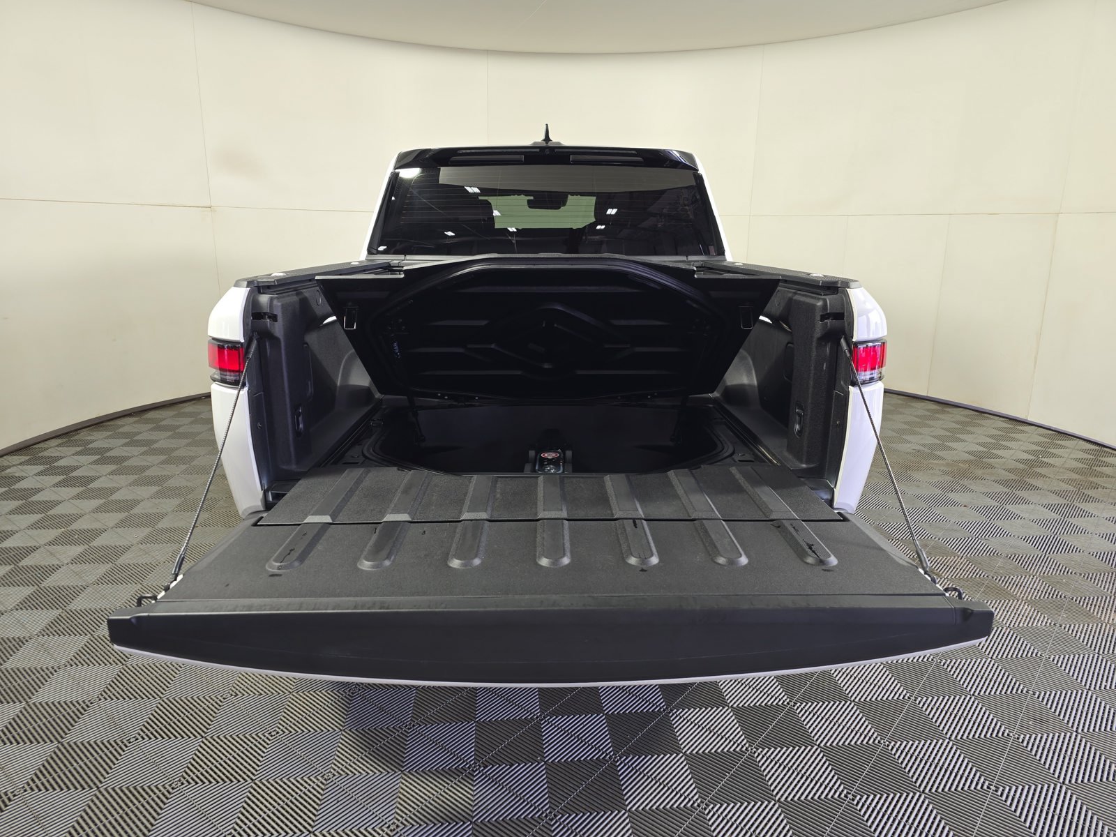 Used 2023 Rivian R1T Adventure Quad AWD/4WD image 15