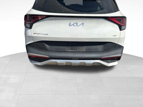 Used 2023 Kia Sportage LX image 3