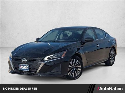 Used 2025 Nissan Altima 2.5 SV FWD image 1