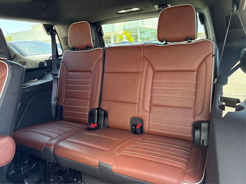 Used 2024 GMC Yukon Denali Ultimate AWD/4WD image 12