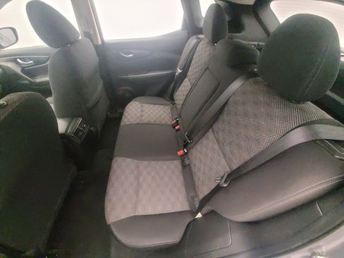 Used 2018 Nissan Rogue Sport SV w/ SV Technology Package image 18
