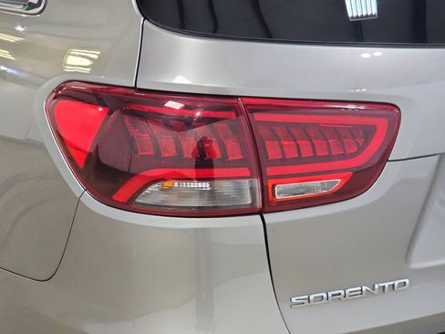 Used 2019 Kia Sorento EX FWD image 30