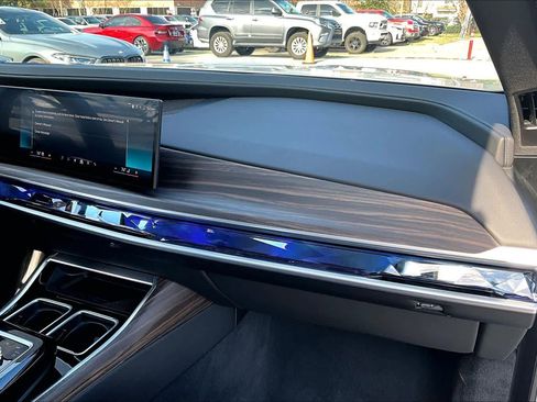 Used 2025 BMW i7 xDrive60 image 17