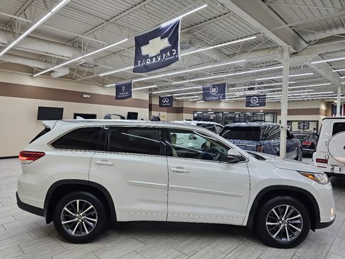 Used 2018 Toyota Highlander XLE image 6
