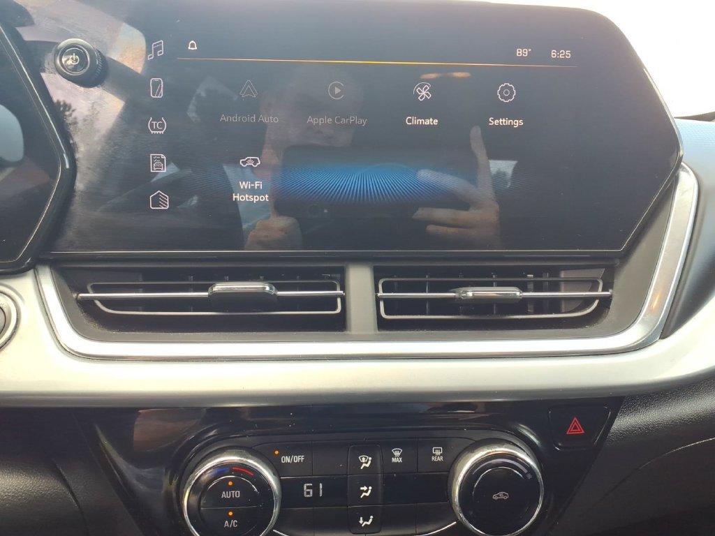 Used 2024 Chevrolet Trax LT FWD image 9