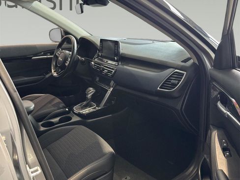 Used 2023 Kia Seltos S image 16