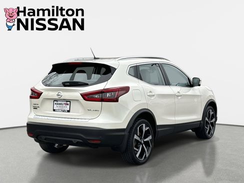 Used 2022 Nissan Rogue Sport SL w/ Premium Package image 2