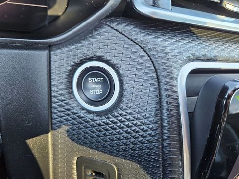 Used 2020 Land Rover Range Rover Velar S image 23