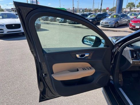 Used 2020 Volvo V60 T5 Cross Country image 26