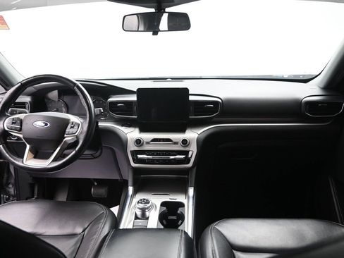 Used 2020 Ford Explorer XLT w/ Equipment Group 202A image 14