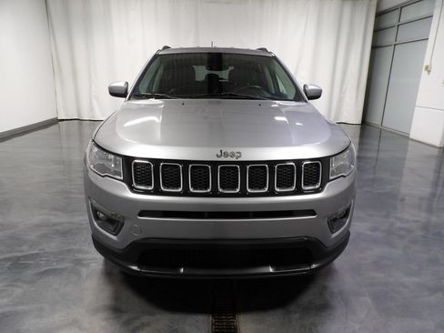 Used 2017 Jeep Compass Latitude w/ Popular Equipment Group AWD/4WD image 2