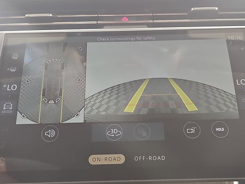 Used 2025 Land Rover Range Rover SE image 23