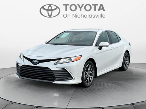 Used 2022 Toyota Camry XLE w/ Cold Weather Package image 1