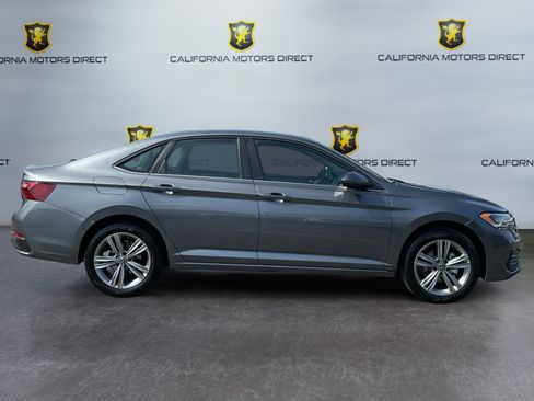Used 2024 Volkswagen Jetta SE FWD image 4