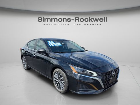 Used 2025 Nissan Altima 2.5 SV FWD image 5
