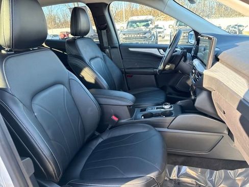 Used 2025 Ford Escape Platinum w/ Premium Technology Package image 10