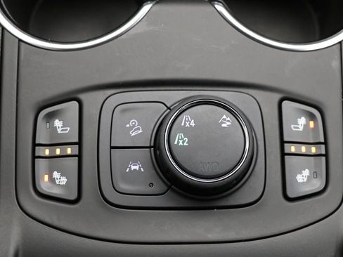 Used 2024 GMC Terrain SLT image 25