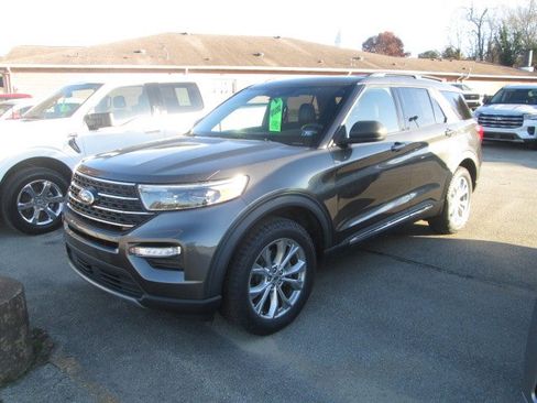 Used 2020 Ford Explorer XLT w/ Equipment Group 202A AWD/4WD image 3