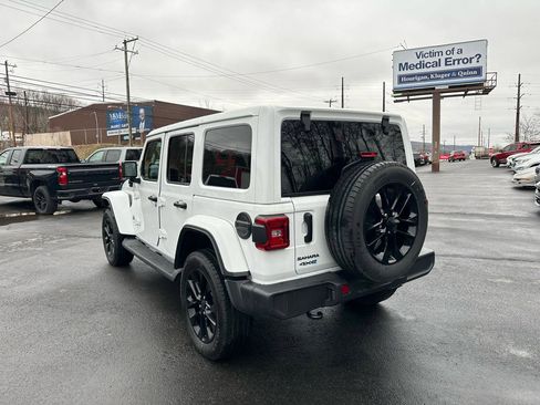 Used 2025 Jeep Wrangler Sahara image 7