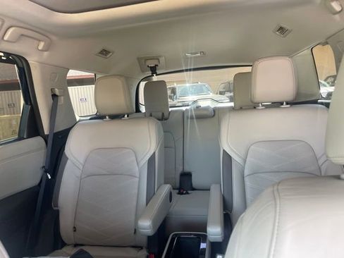 Used 2022 Nissan Pathfinder Platinum w/ Cargo Package FWD image 4