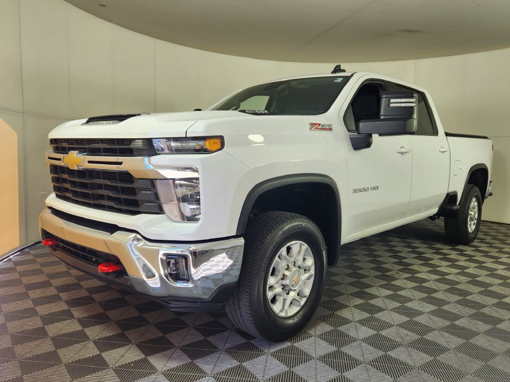 Used 2024 Chevrolet Silverado 3500 LT w/ Convenience Package AWD/4WD image 3