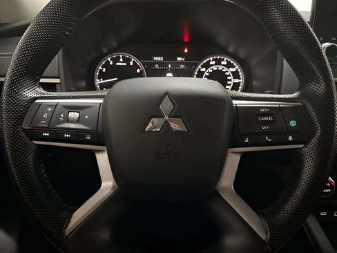 Used 2024 Mitsubishi Outlander SE FWD image 35