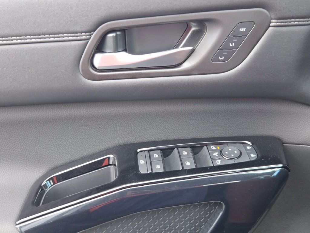 New 2026 Nissan Pathfinder Platinum w/ Accent Package FWD image 31