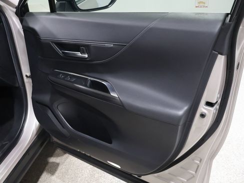 Certified 2021 Toyota Venza Limited image 26