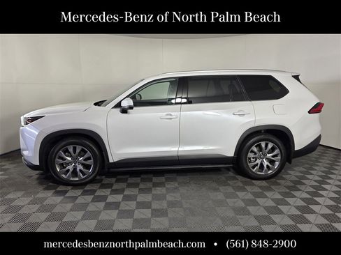 Used 2024 Toyota Grand Highlander Limited image 3