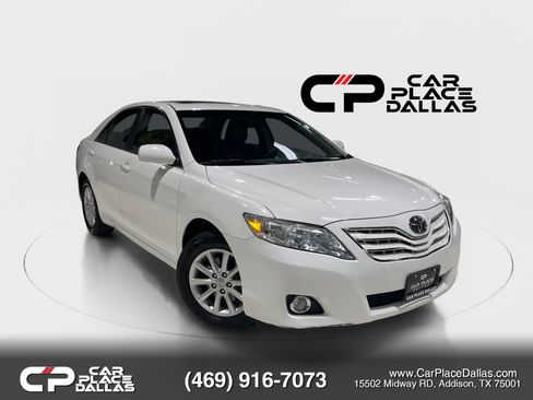 Used 2011 Toyota Camry XLE w/ SE/XLE Extra-Value Pkg FWD image 1