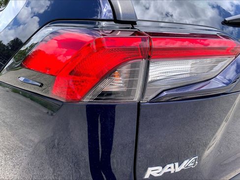 Used 2020 Toyota RAV4 XLE AWD/4WD image 28