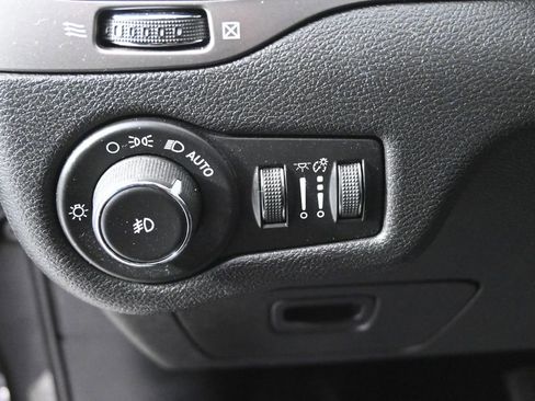 Used 2019 Jeep Cherokee Latitude Plus w/ Cold Weather Group image 23