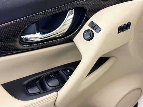 Used 2019 Nissan Rogue S image 18