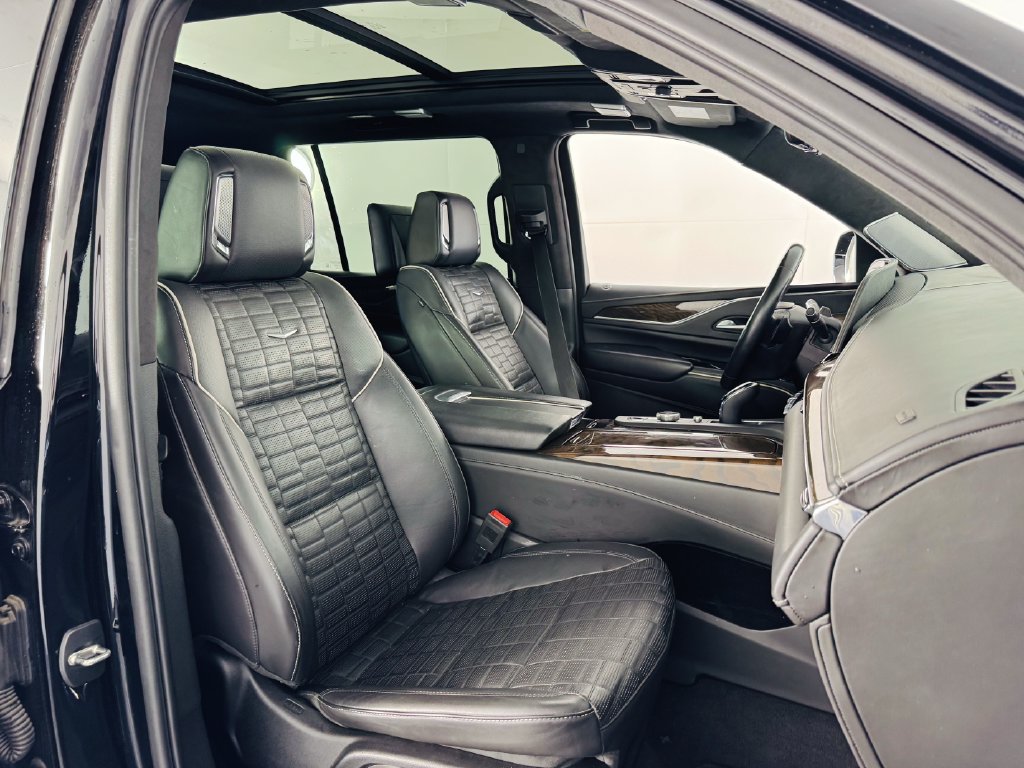 Used 2023 Cadillac Escalade ESV Premium Luxury Platinum w/ Heavy-Duty Trailer Package AWD/4WD image 39