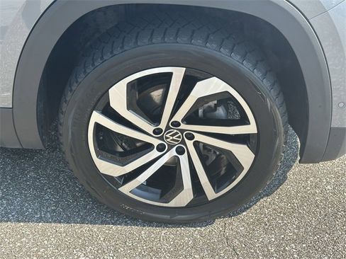 Used 2021 Volkswagen Atlas SEL Premium image 12