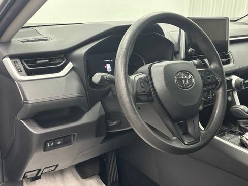 Used 2025 Toyota RAV4 XLE AWD/4WD image 17