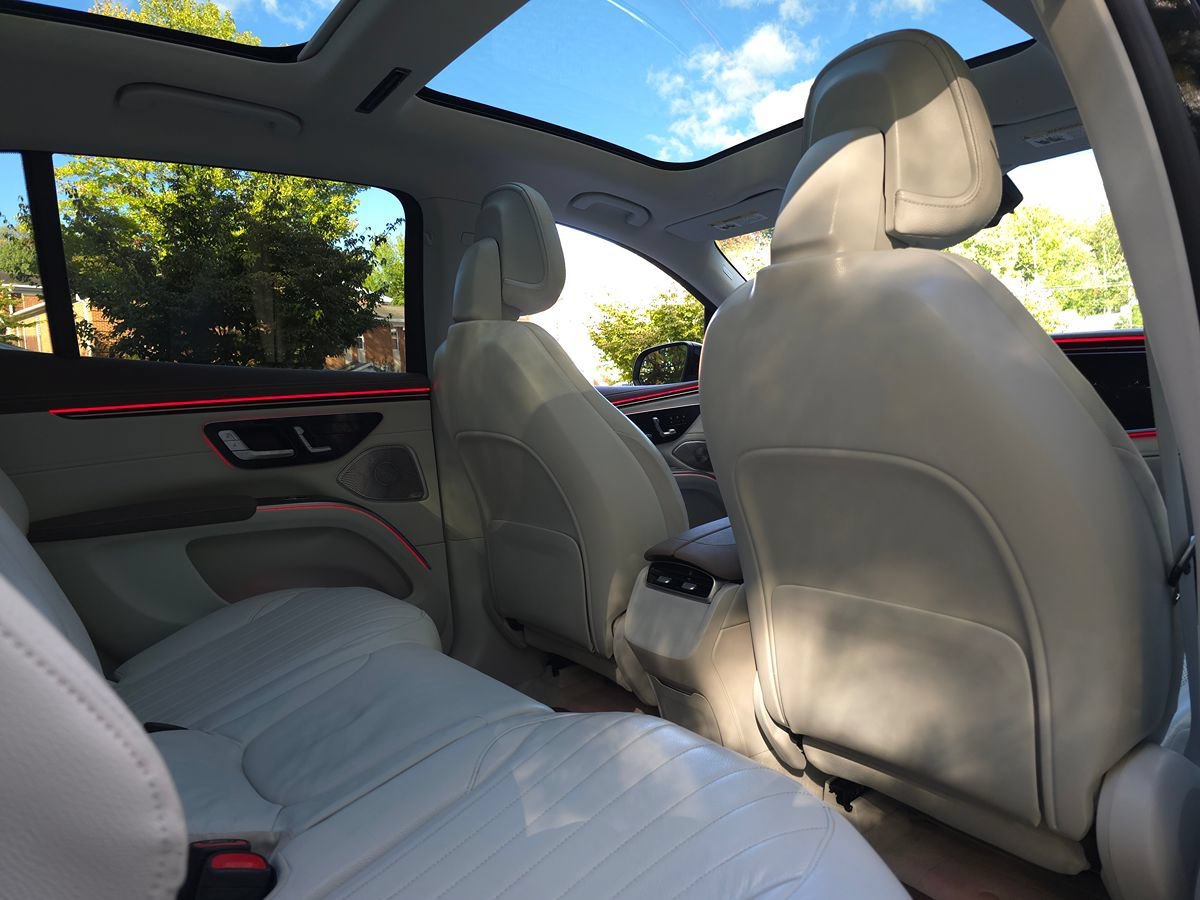 Used 2023 Mercedes-Benz EQS 580 4MATIC SUV image 19