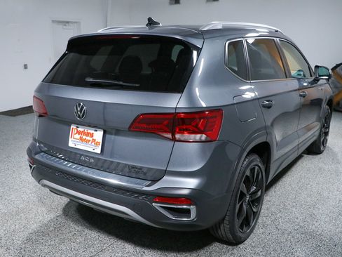 Used 2023 Volkswagen Taos SE FWD image 7
