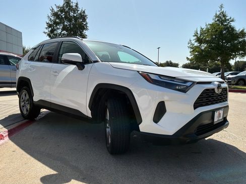 Used 2024 Toyota RAV4 XLE w/ Convenience Package FWD image 4